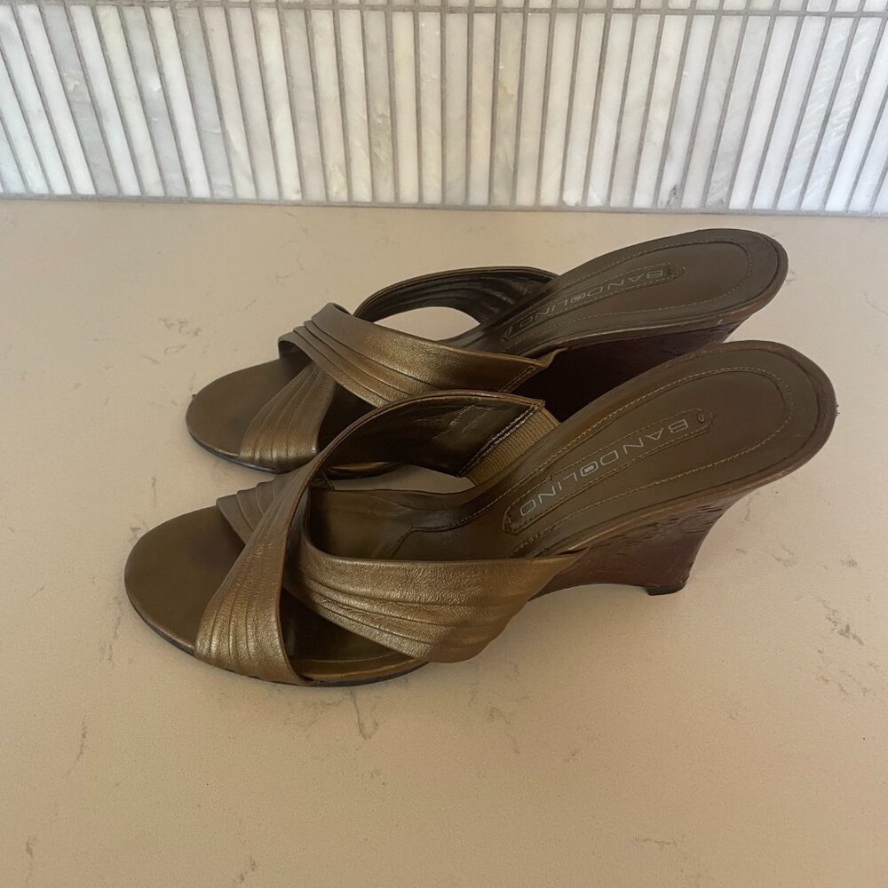 Bandolino Criss-Cross, Open Toe Wedge‎ Sandal, in Brown Leather, No Back, 6.5 - Picture 3 of 9